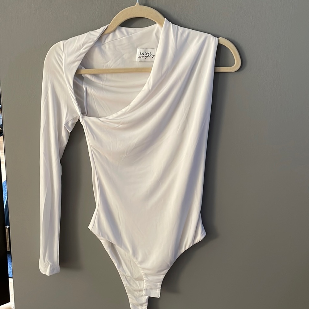 Sndys everyday Dany white one shoulder bodysuit NWOT